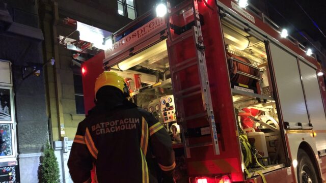 Požar na četvrtom spratu u centru Beograda, brza reakcija vatrogasaca sprečila štetu