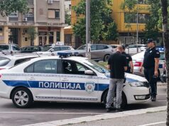 Napad u Beogradu: Troje povređenih, osumnjičeni uhapšen zbog nasilja na krovu zgrade Napad u Beogradu: Troje povređenih, osumnjičeni uhapšen zbog nasilja na krovu zgrade