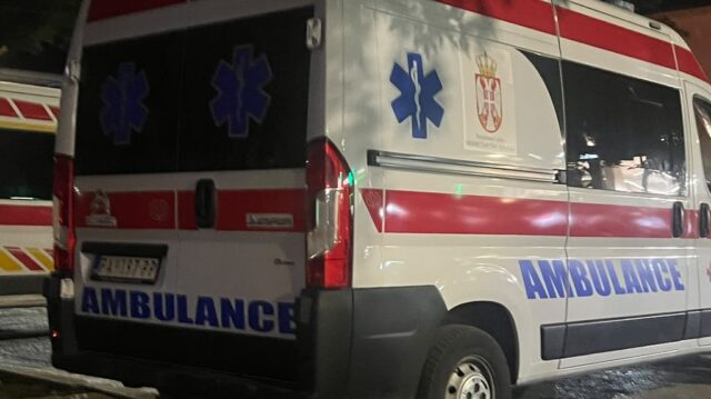 saobracajna-nesreca Saobraćajna nesreća u Tošinom bunaru, pešak teško povređen i prevezen u bolnicu