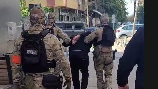 policija-pronasla Policija pronašla mape sa planovima za haos u Beogradu, uhapšen osumnjičeni iz Zemuna