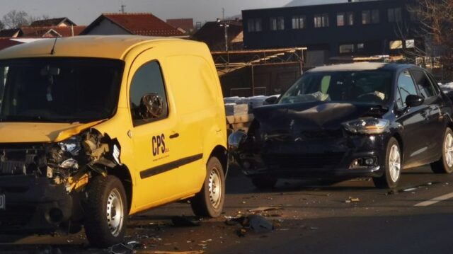 lancani-sudar Lančani sudar kod naplatne rampe na autoputu ka Nišu, saobraćaj usporen